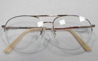 佩戴眼鏡如何能更好看 選擇鏡框鏡架,這些小常識(shí)需要知道